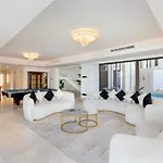 Penthouse With Private Pool And Maid Service