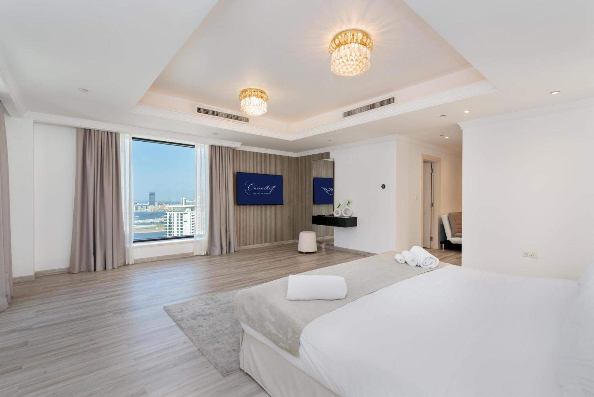 Penthouse With Private Pool And Maid Service