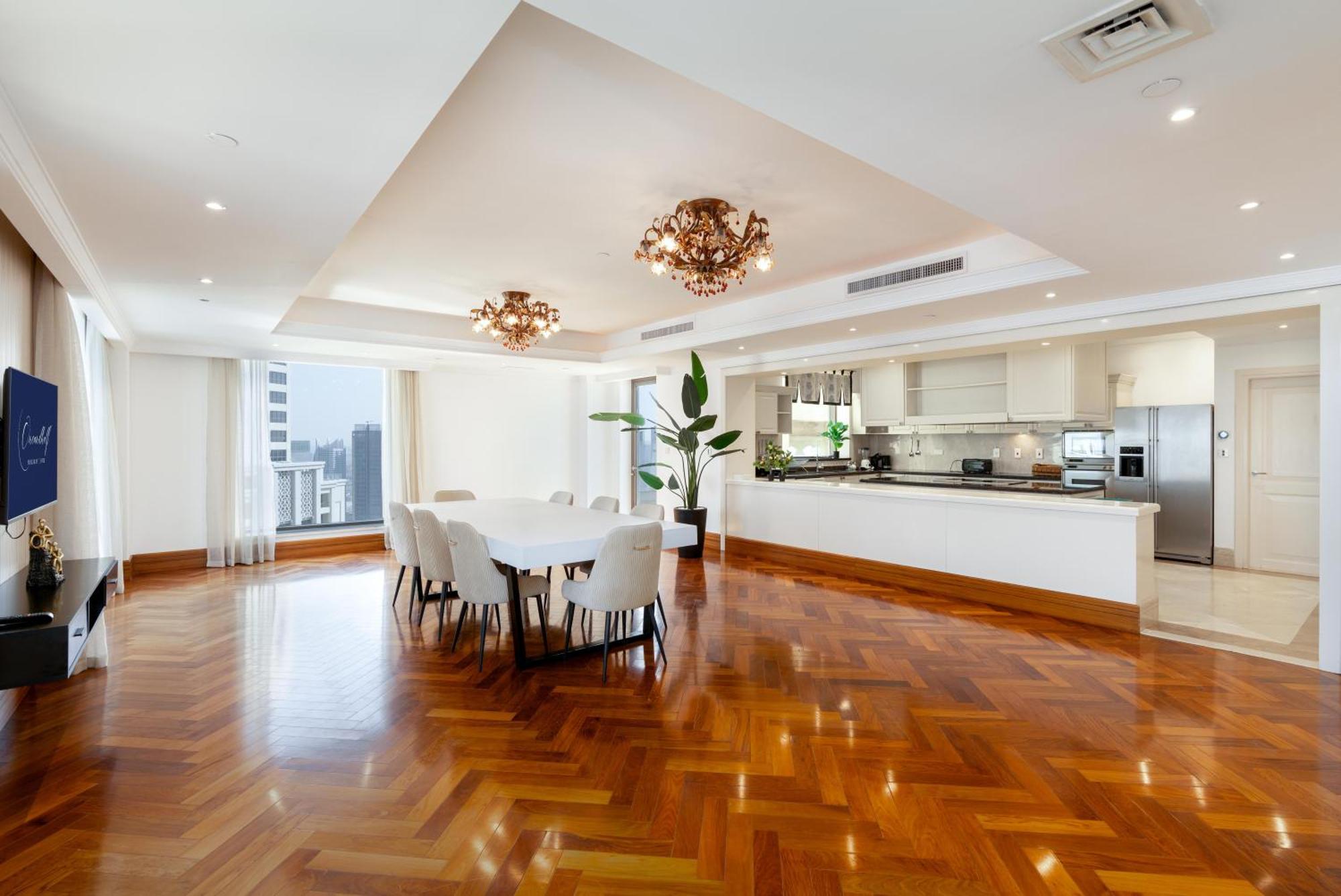 Penthouse With Private Pool And Maid Service Apartment