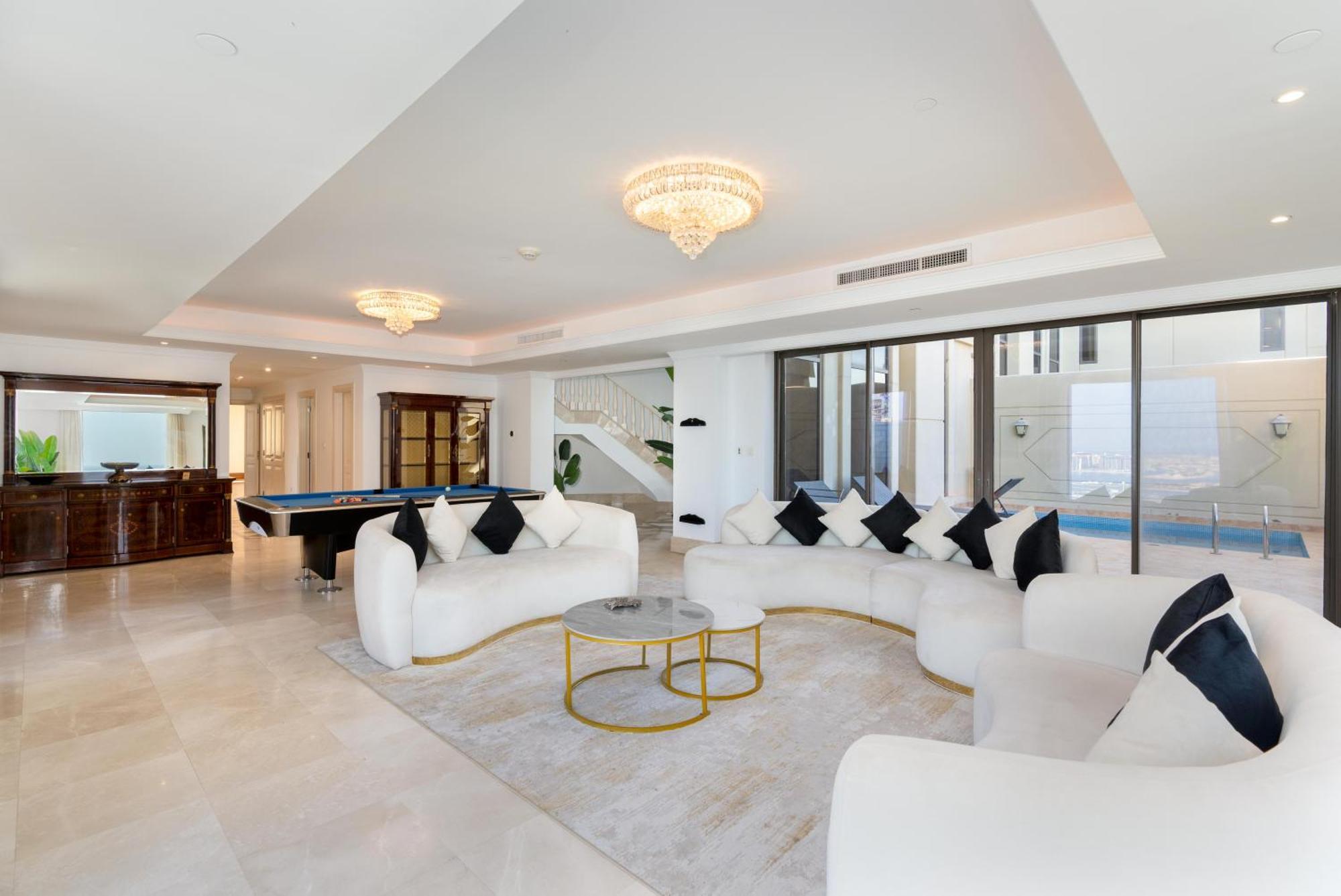 Penthouse With Private Pool And Maid Service
